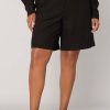 Base Level Curvy | Base Level Curvy Base Level Curvy Linnen Short Yardan 086 Black