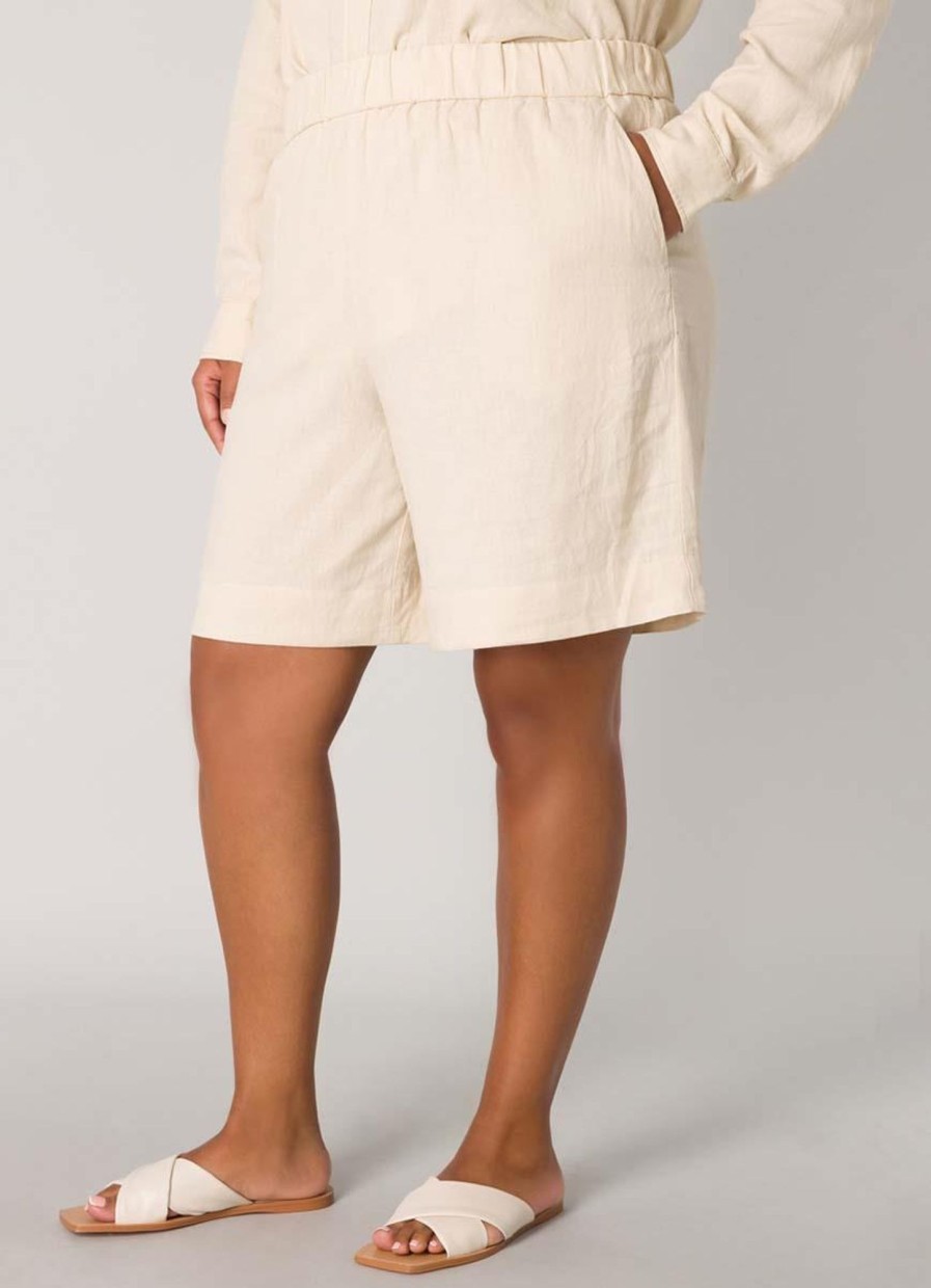 Base Level Curvy | Base Level Curvy Base Level Curvy Linnen Short Yardan 086 Light Beige