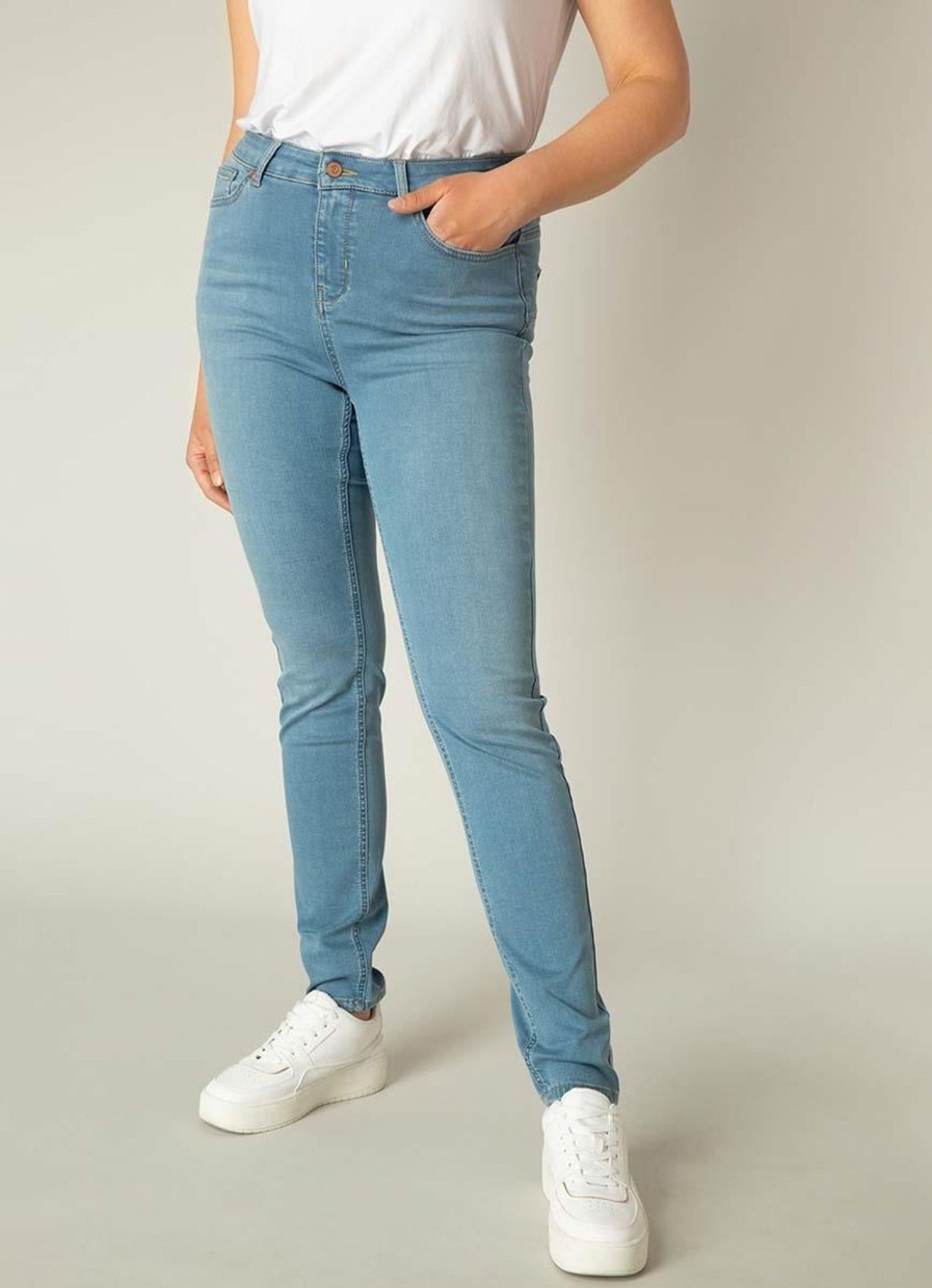 Base Level Curvy | Base Level Curvy Base Level Curvy Jeans Joya 007 Light Blue